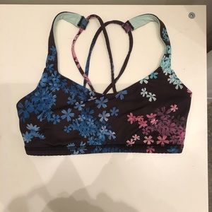 Lululemon Free to be bra